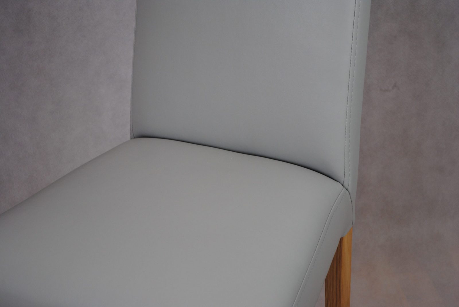 Krzesło tapicerowane z szyciem ozdobnym "Kominek"