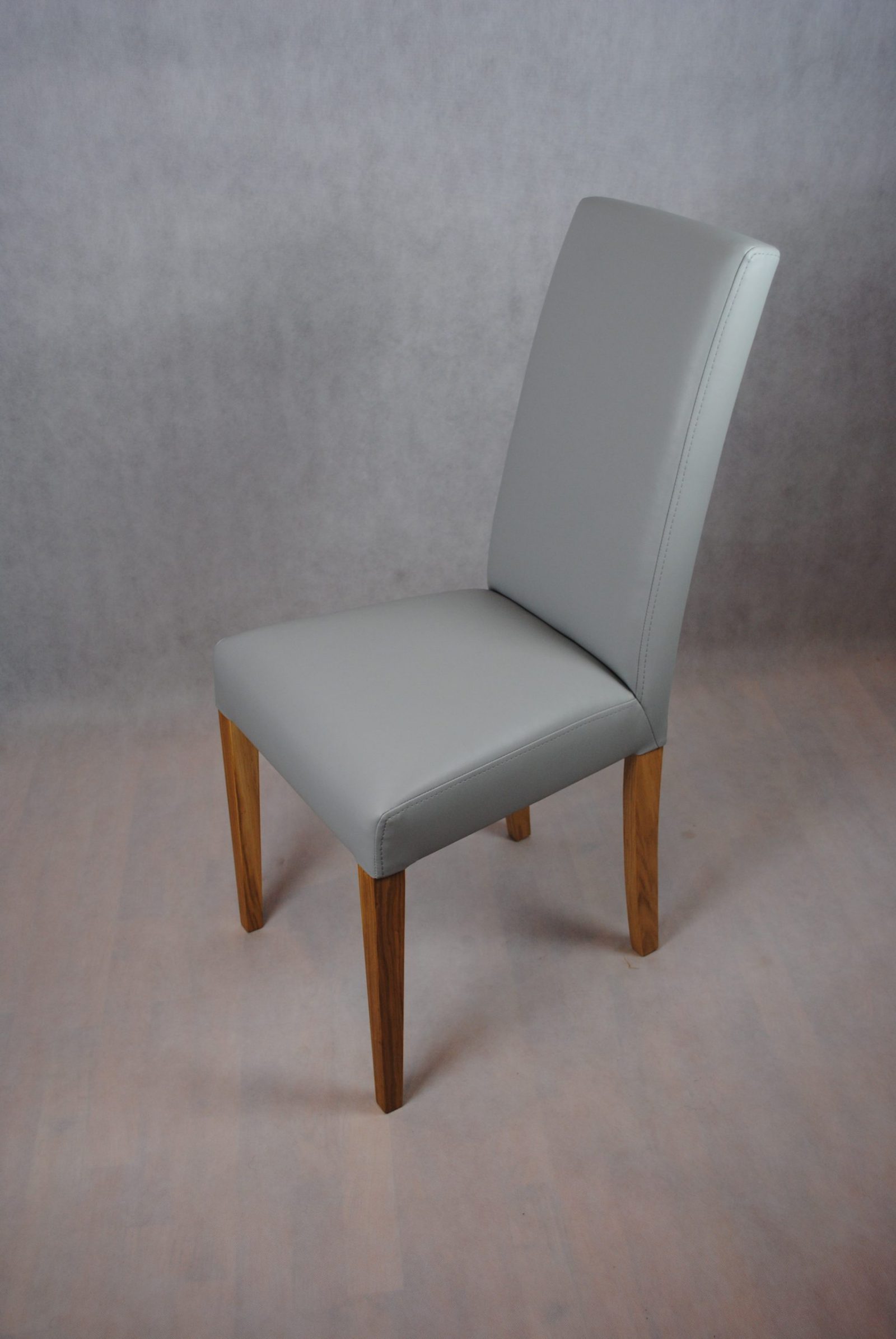 Krzesło tapicerowane z szyciem ozdobnym "Kominek"